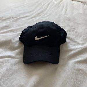 Black Nike golf hat